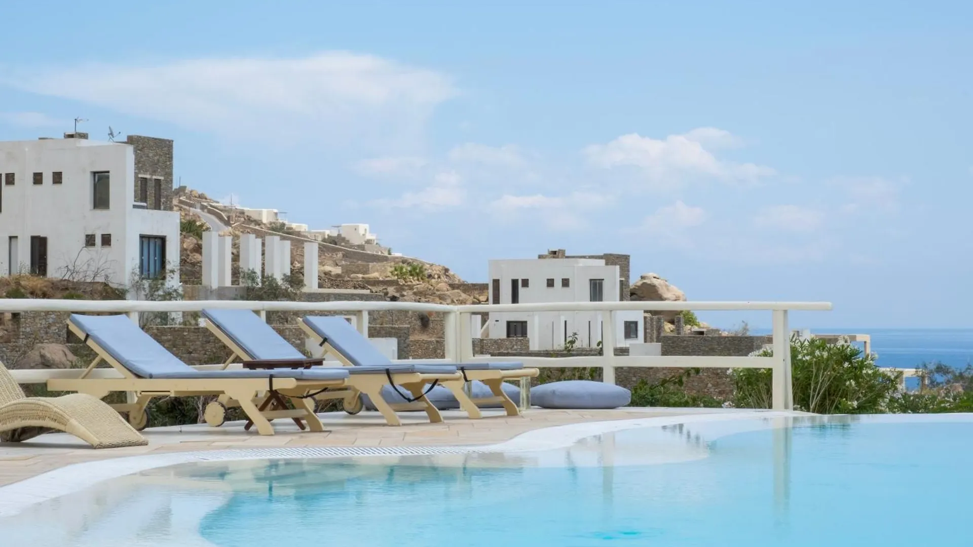 Nama Villas Super Paradise Beach  Greece